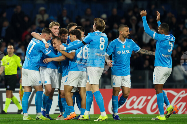 Наполи надви Сасуоло в Серия А с ранен гол на Станислав Лоботка