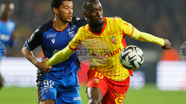 Ланс постигна минимален успех срещу Оксер, който го върха на върха на Лига 1