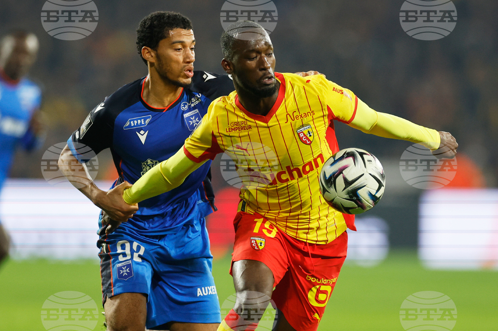 Ланс постигна минимален успех срещу Оксер, който го върха на върха на Лига 1