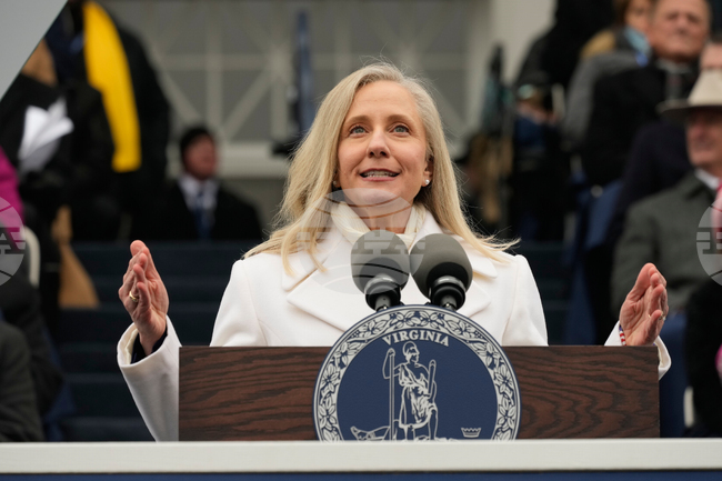 Абигейл Спанбъргър стана първата жена губернатор на Вирджиния 