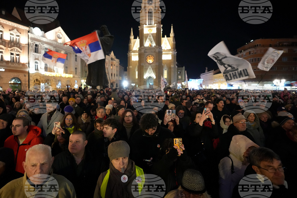 Няколко хиляди души излязоха на протест под надслов "Какво означава победата" в сръбския град Нови Сад