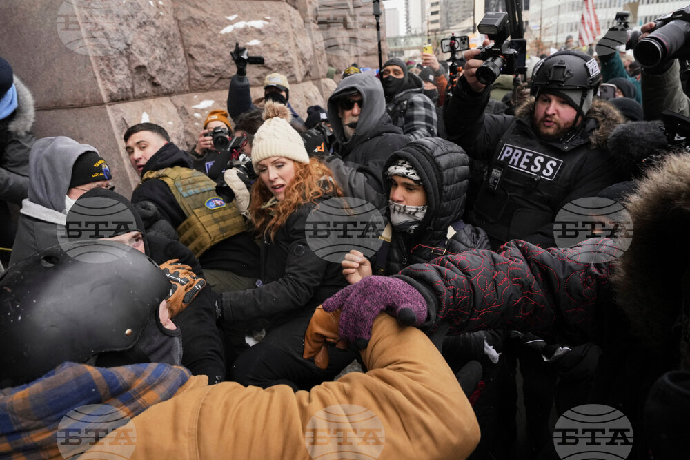 Противници и привърженици на имиграционната политика на САЩ влязоха в сблъсъци в Минеаполис