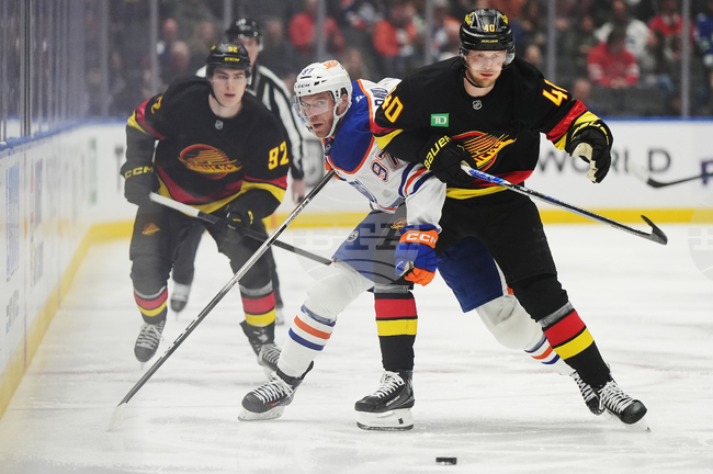 Oilers Canucks Hockey