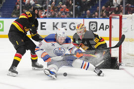 Oilers Canucks Hockey