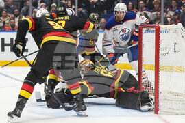 Oilers Canucks Hockey