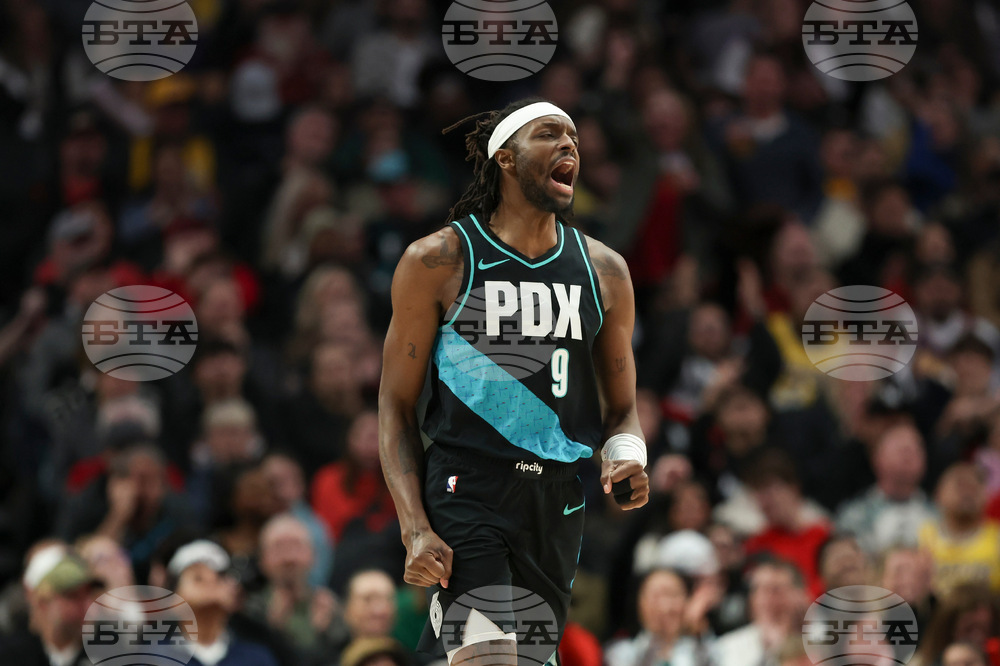 Lakers Trail Blazers Basketball