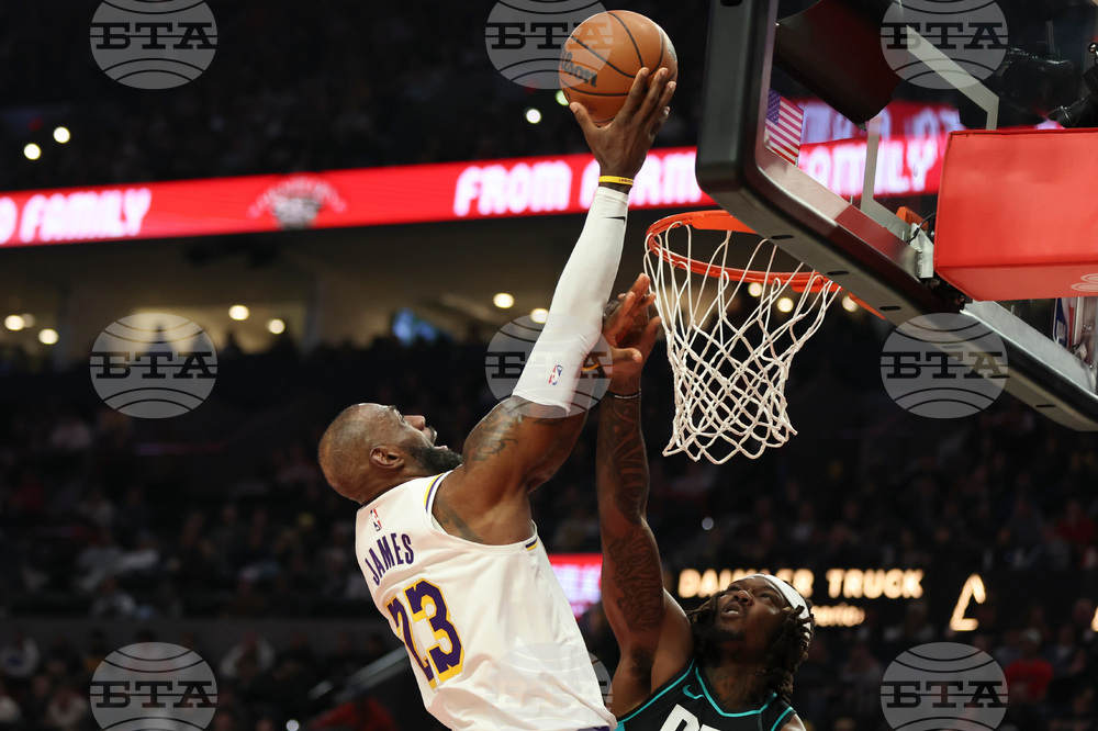 Lakers Trail Blazers Basketball