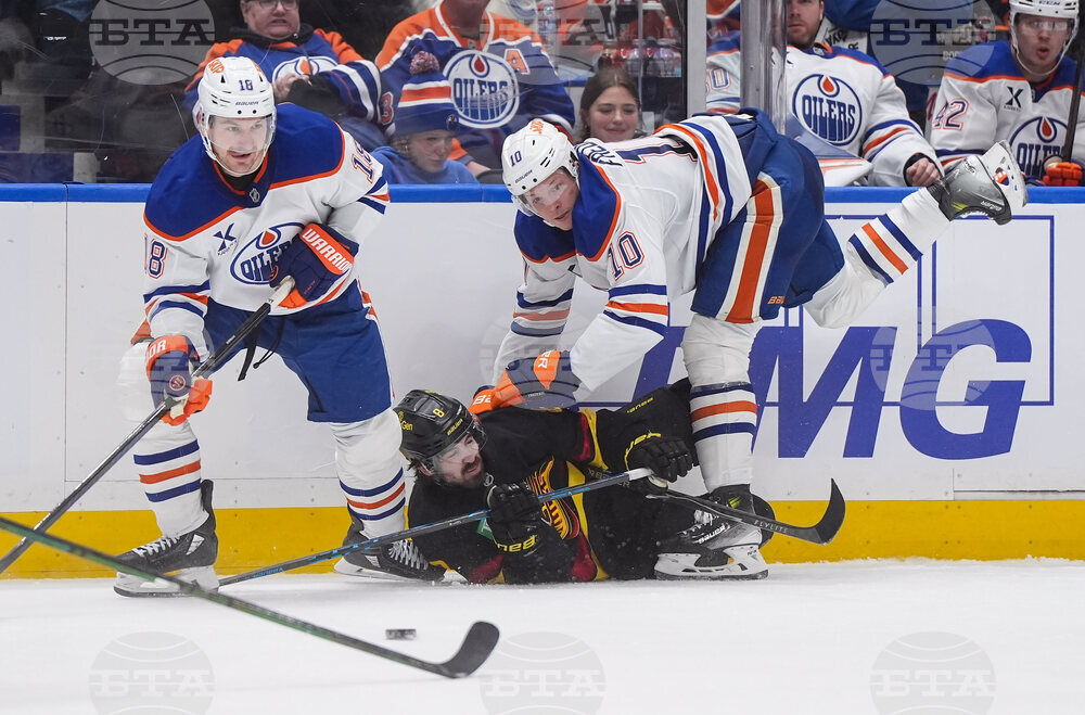 Oilers Canucks Hockey