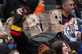 Oilers Canucks Hockey