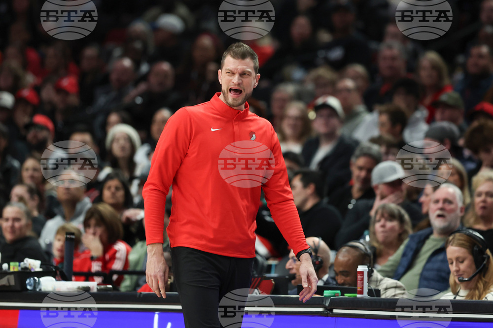 Lakers Trail Blazers Basketball