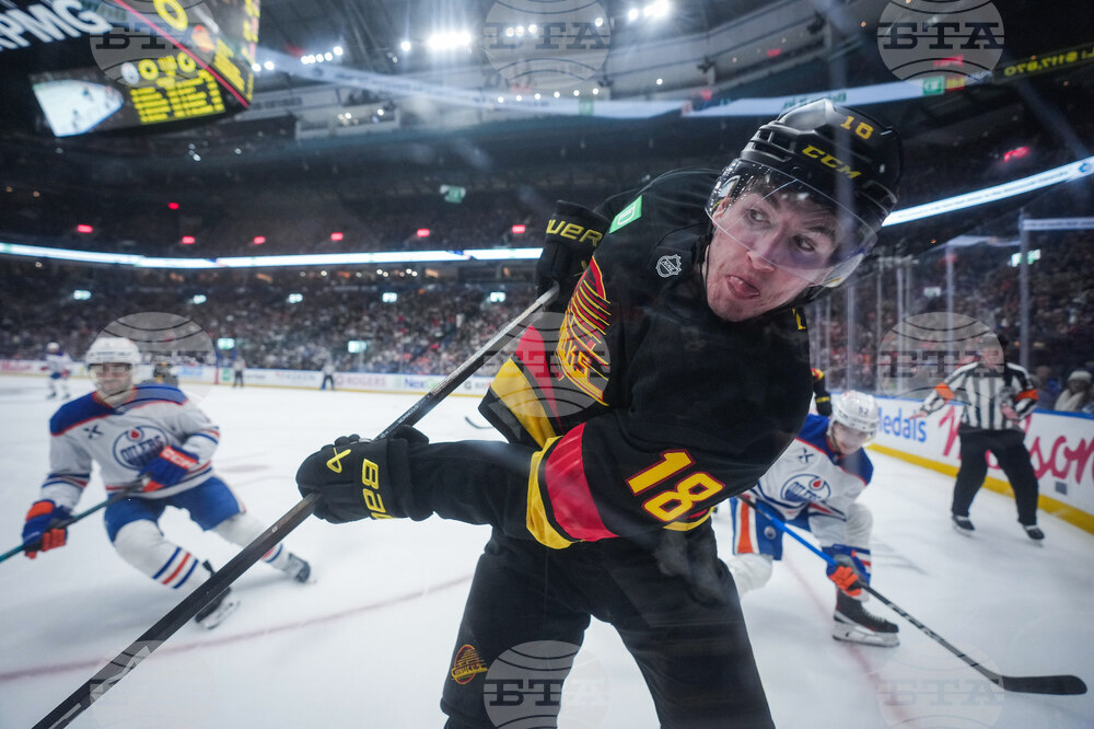 Oilers Canucks Hockey