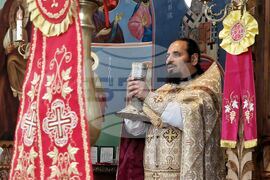 Шумен - храм „Свети Три Светители" - литургия