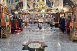 Шумен - храм „Свети Три Светители" - литургия