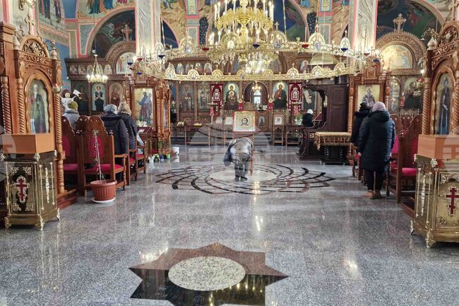 Шумен - храм „Свети Три Светители" - литургия