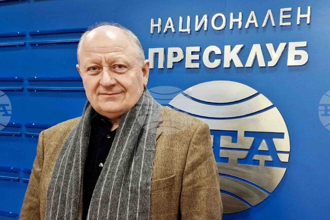 В книгата "Световидение" на писателя и журналист Станчо Пенчев са включени приказки, поетични и по-философски фрагменти