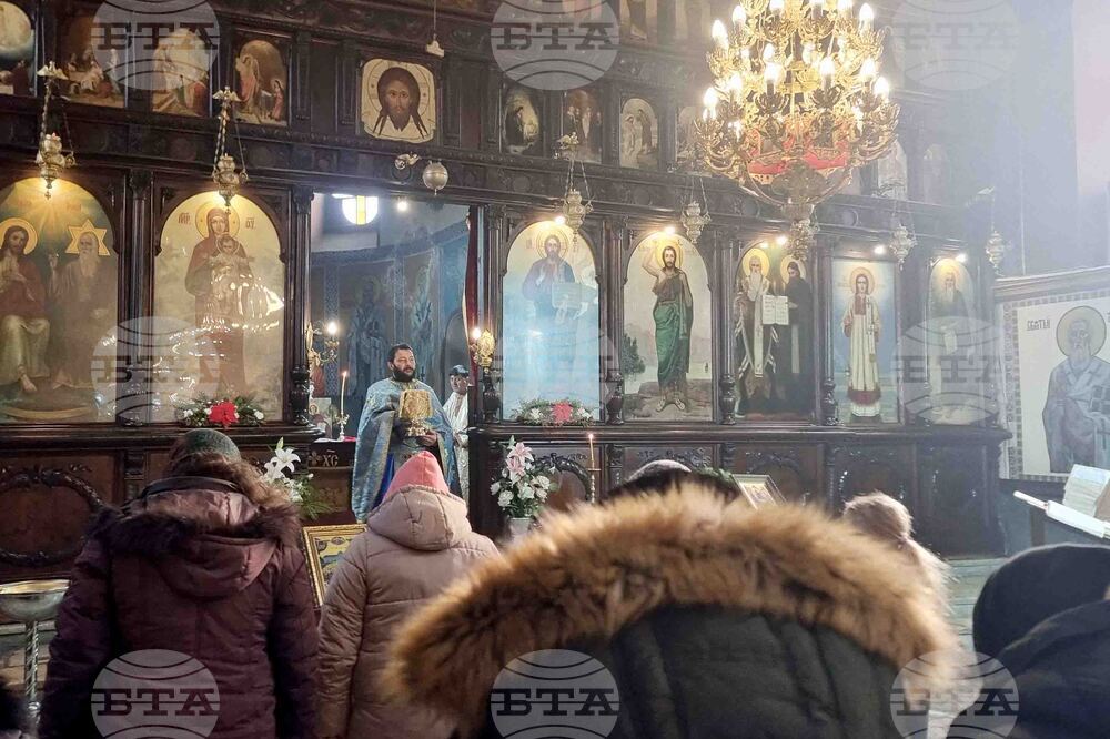 Добрич - храм „Св. Троица" - неделна служба