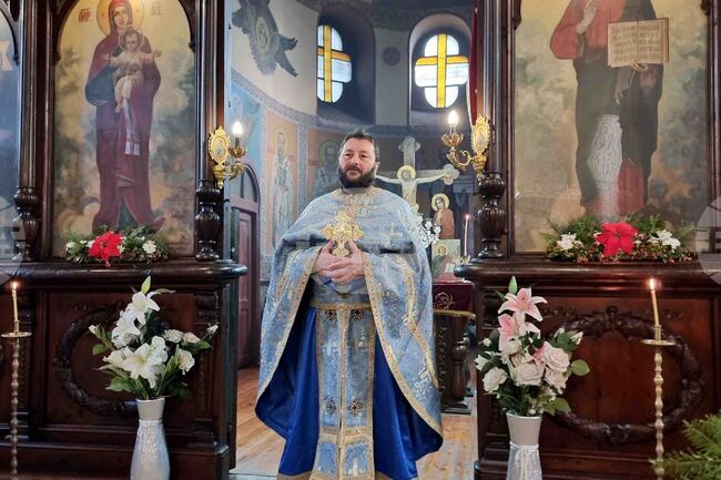 Благодарността към Бог е пътят към спасението, каза в неделната си проповед отец Емануил в храм "Св. Троица" в Добрич