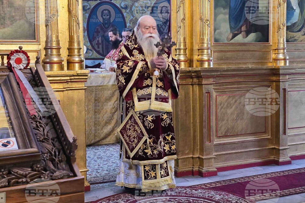 Ловеч - Ловчански митрополит Гавриил - литургия