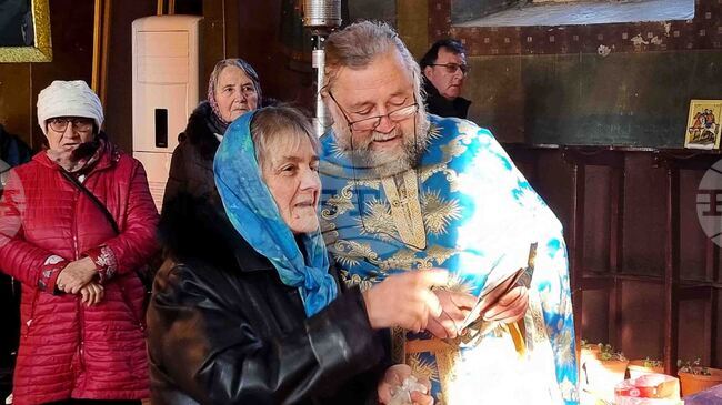 Да сме благодарни на Бога за Неговите благодеяния и на хората, които ни помагат, бе посланието на духовници от храм „Св. Троица” в Ямбол