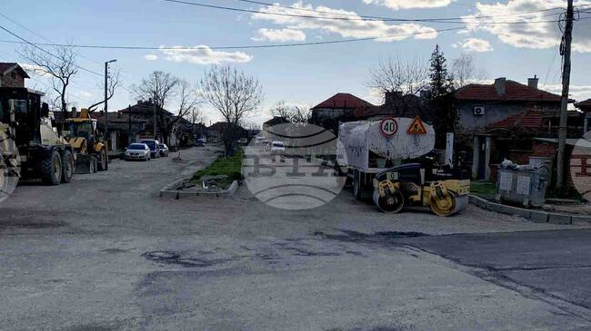 Продължава асфалтирането на улиците в кв. „Речица“ в Сливен