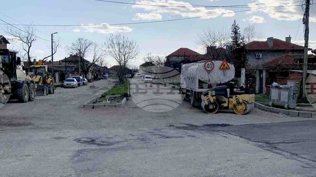 Продължава асфалтирането на улиците в кв. „Речица“ в Сливен