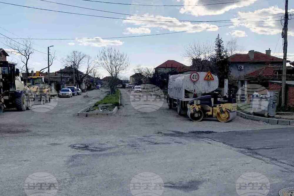 Продължава асфалтирането на улиците в кв. „Речица“ в Сливен