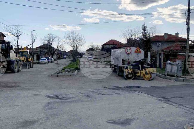 Продължава асфалтирането на улиците в кв. „Речица“ в Сливен