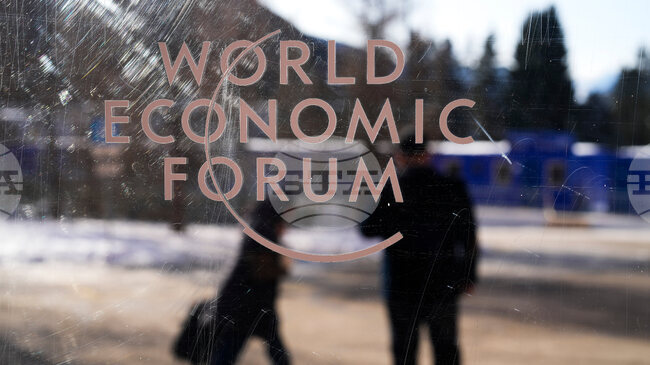 Нарастващото богатство на свръхбогатите подкопава демокрацията, предупреждава „Оксфам“ в навечерието на срещата на Световния икономически форум в Давос