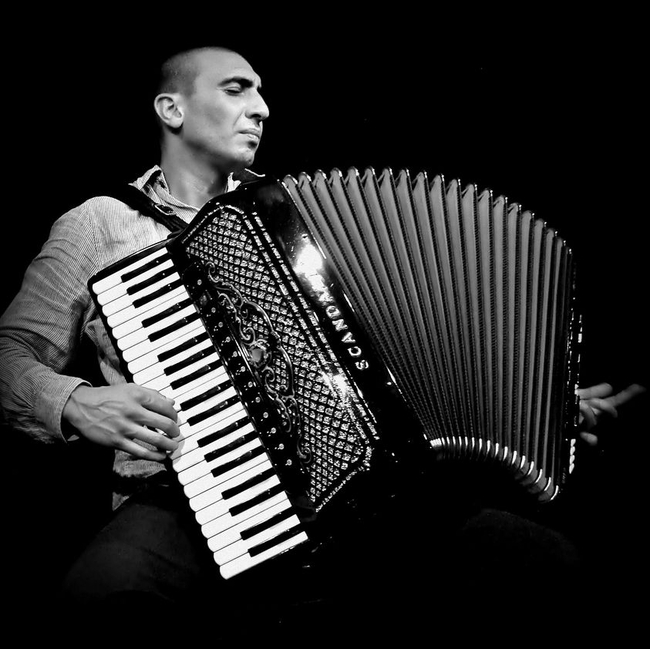 Арменският акордеонист Давид Йенгибаря ще има концерти в София, Пловдив и Русе