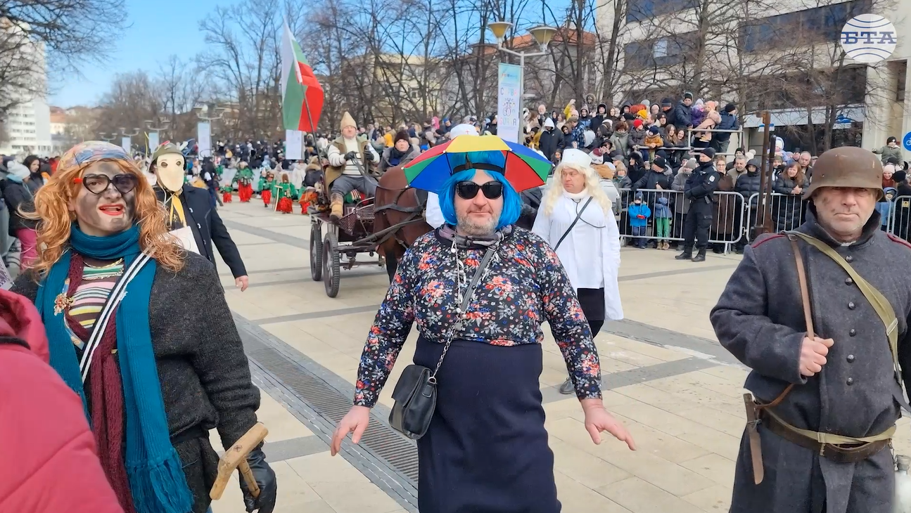 Вторият ден от маскарадните дефилета на „Сурва“ превърна Перник в празнична сцена на традициите