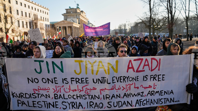 Иранската държавна телевизия оповести първите официални данни за броя на жертвите от последните протести 