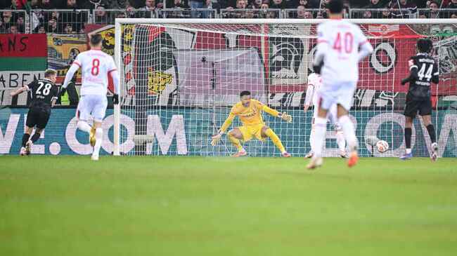 Аугсбург и Фрайбург си поделиха точките 