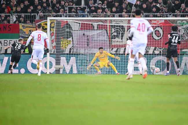 Аугсбург и Фрайбург си поделиха точките 