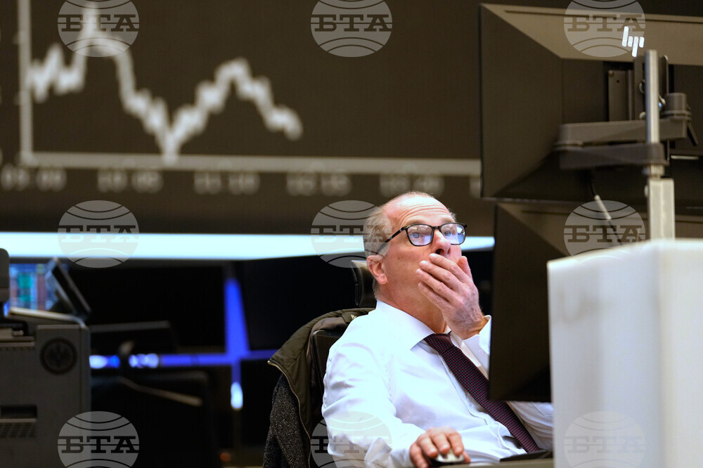 Водещите борсови индекси в Европа започнаха сесията рязко надолу на фона на напрежението около Гренландия и започващата среща в Давос