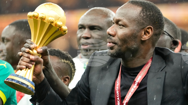 Футболната конфедерация на Африка наложи сериозни глоби на федерацията на Сенегал и на националния селекционер Папе Тиау