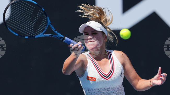 Шампионката от 2020 година Кенин отпадна в първия кръг на Откритото първенство на САЩ, победи за Гоф, Анисимова, Пегула и Бадоса