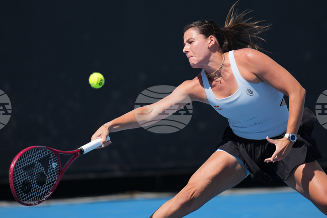 Поставената под номер 4 Ема Наваро отпадна във втория кръг на турнира по тенис за жени в Абу Даби
