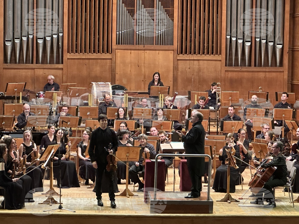 Joshua Bell Performs with Sofia Philharmonic in Sofia's Bulgaria Hall