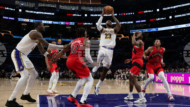 Лос Анджелис Лейкърс надделя над Торонто Раптърс в НБА