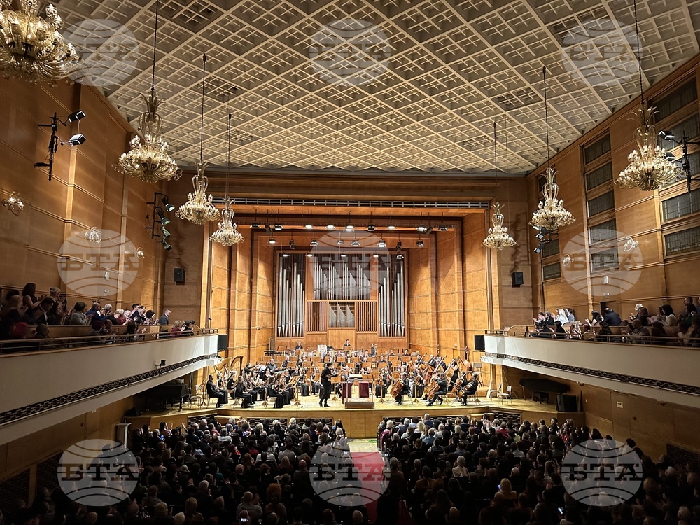 Joshua Bell Performs with Sofia Philharmonic in Sofia's Bulgaria Hall