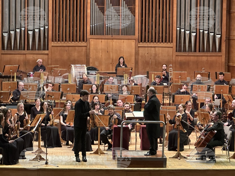 Joshua Bell Performs with Sofia Philharmonic in Sofia's Bulgaria Hall