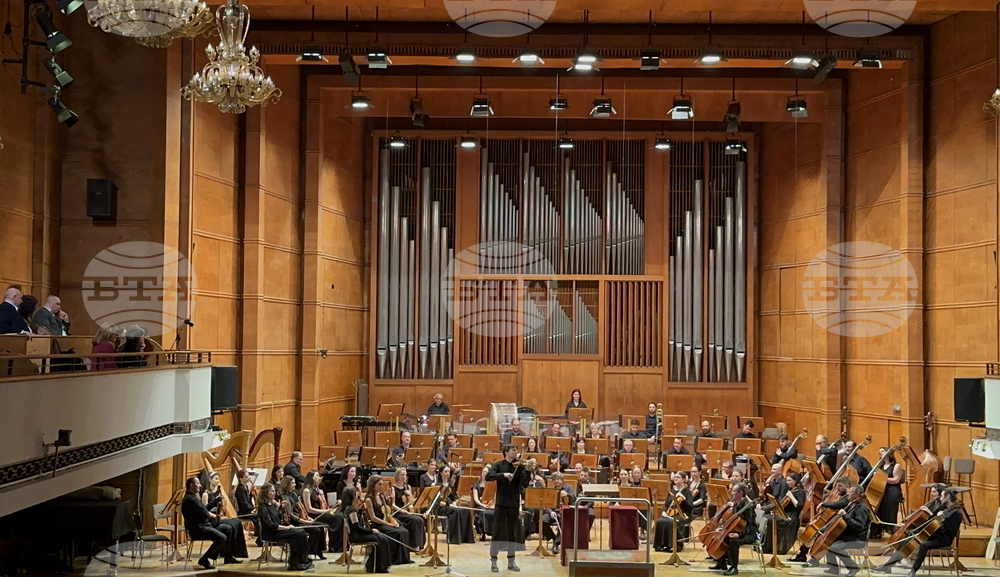 Joshua Bell Performs with Sofia Philharmonic in Sofia's Bulgaria Hall
