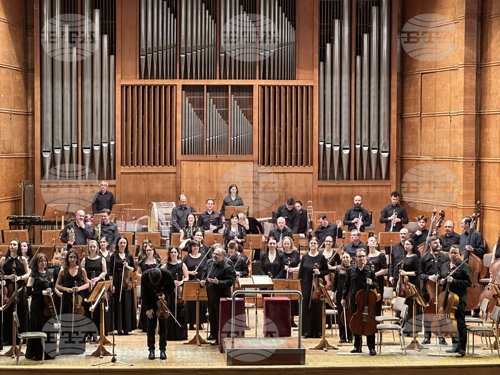 Joshua Bell Performs with Sofia Philharmonic in Sofia's Bulgaria Hall