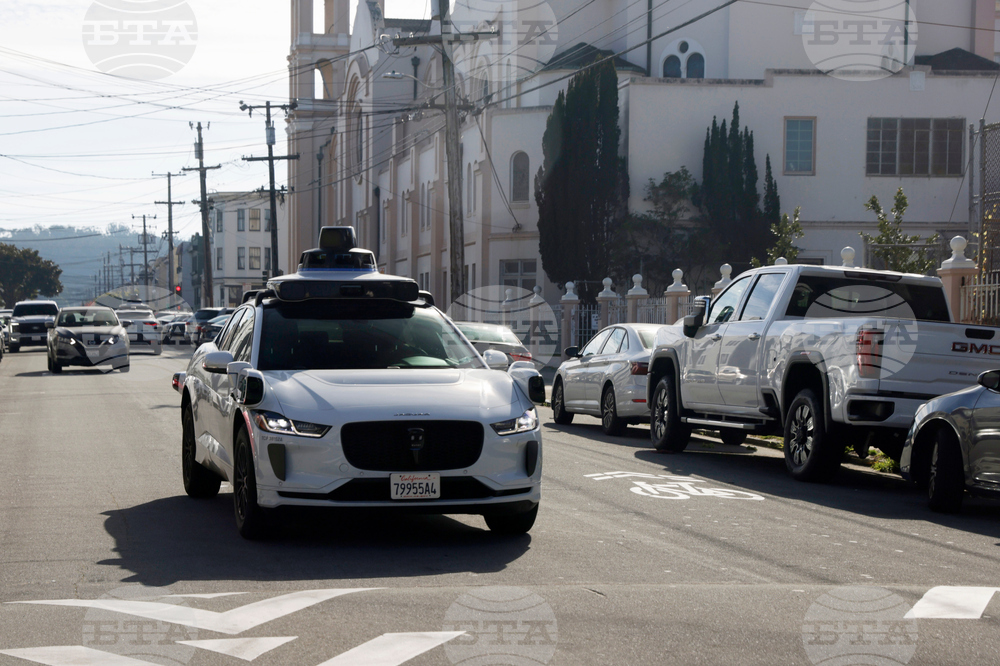 „Уеймо“ получава 16 милиарда долара от инвеститори в надпреварата с „Тесла“ за надмощие на пазара на автономни робтаксита 