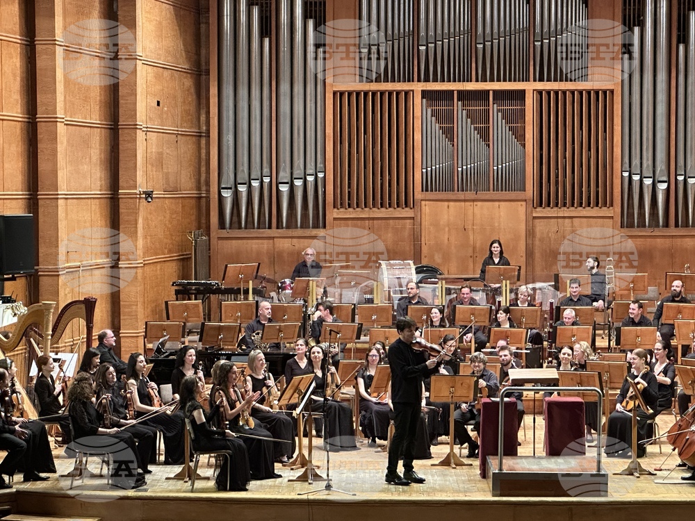 Joshua Bell Performs with Sofia Philharmonic in Sofia's Bulgaria Hall