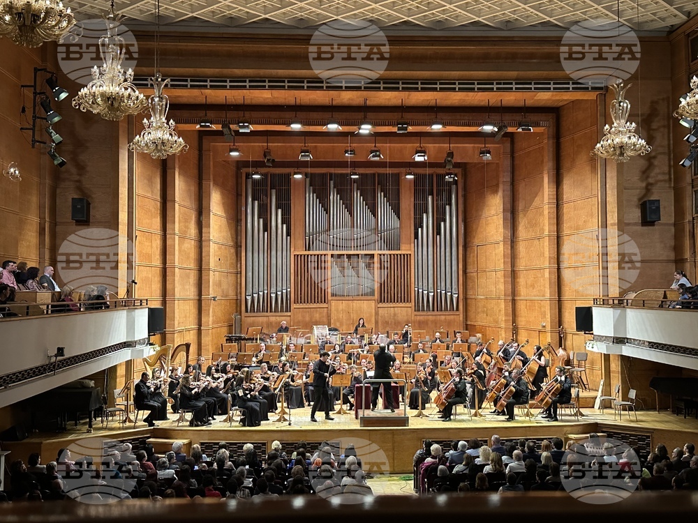 Joshua Bell Performs with Sofia Philharmonic in Sofia's Bulgaria Hall
