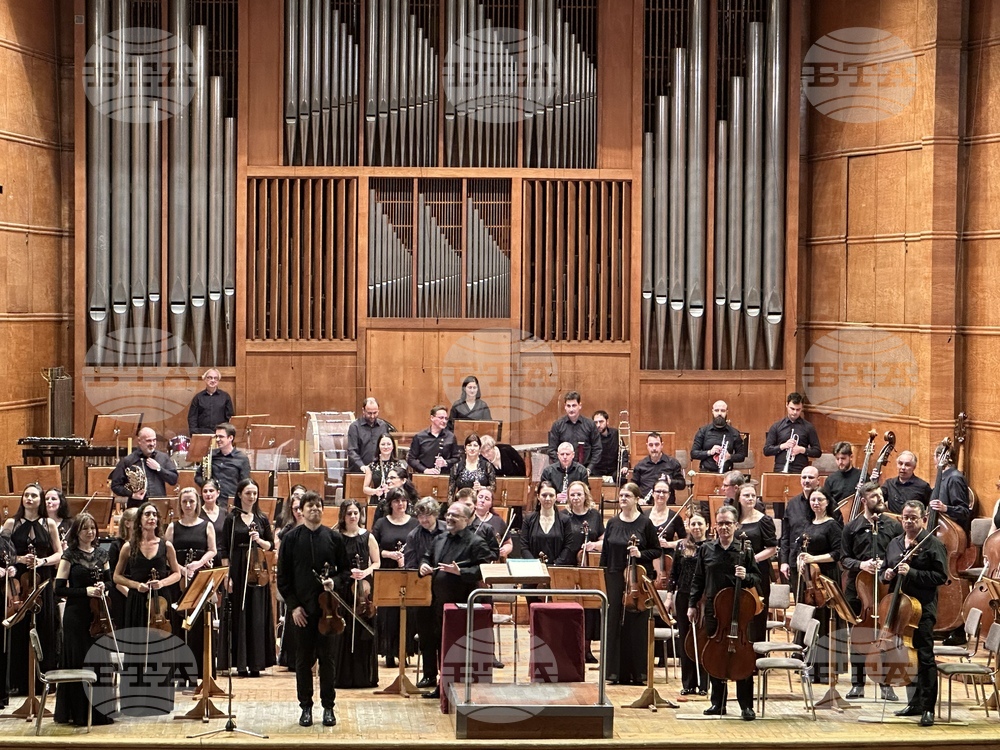 Joshua Bell Performs with Sofia Philharmonic in Sofia's Bulgaria Hall
