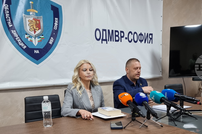 Единият извършител на въоръжения грабеж на инкасо автомобил в Ихтиман е бил служител на охранителната фирма, каза прокурор Христина Лулчева