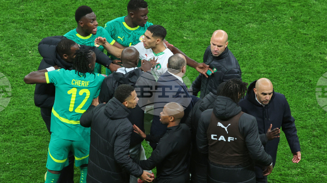 Бившият селекционер на Сенегал Клод Льо Роа е посъветвал отбора да продължи участието си във финала за Купата на африканските нации