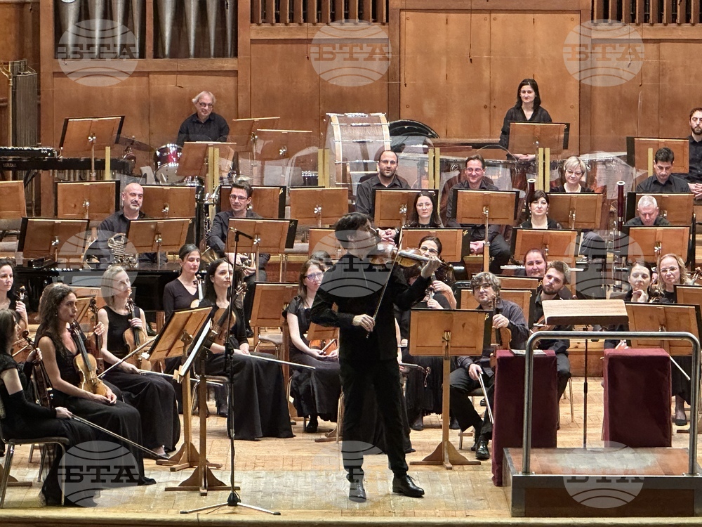 Joshua Bell Performs with Sofia Philharmonic in Sofia's Bulgaria Hall